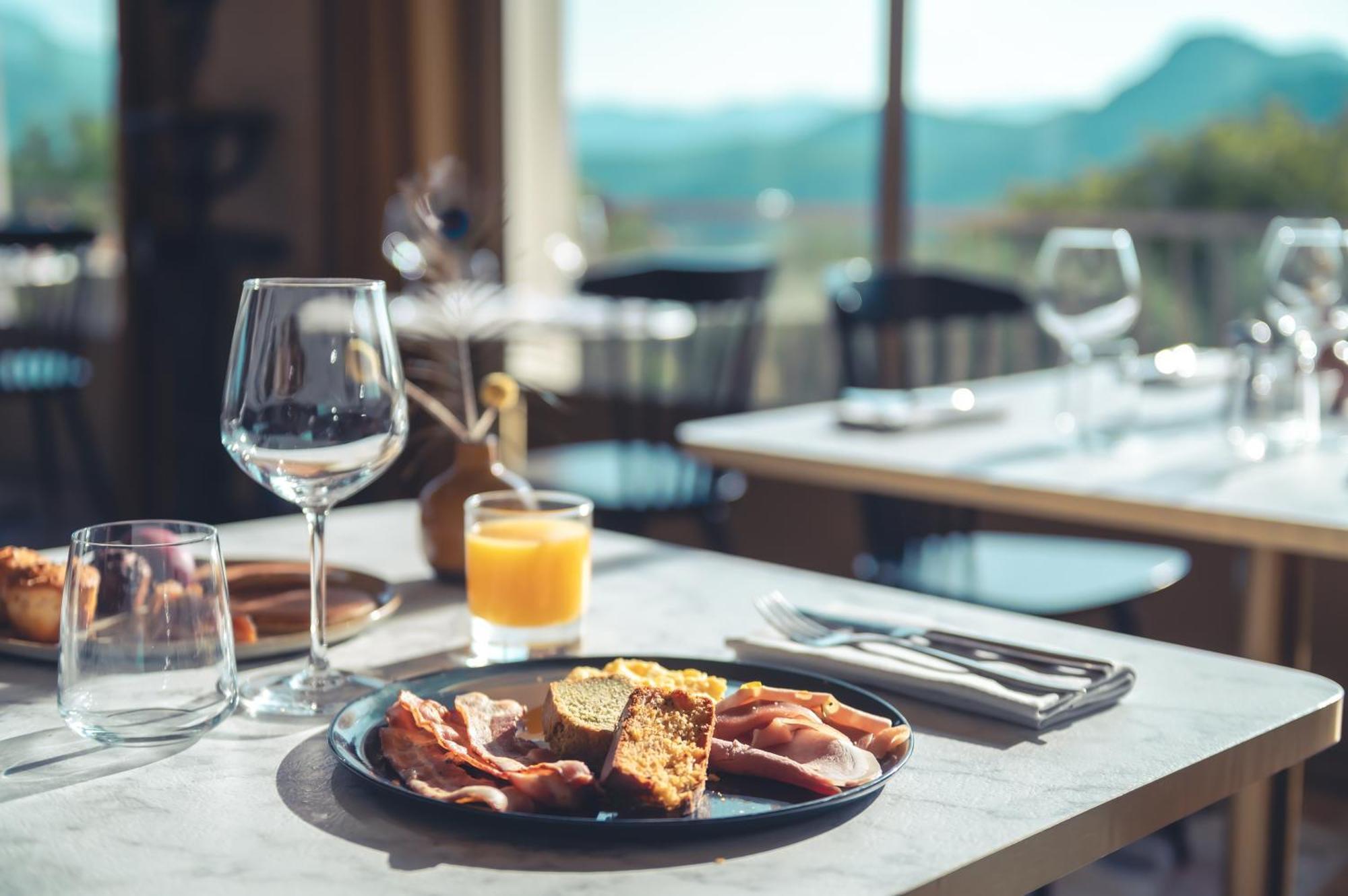Logis Hotel Restaurant Le Plantevin Propiac Eksteriør billede
