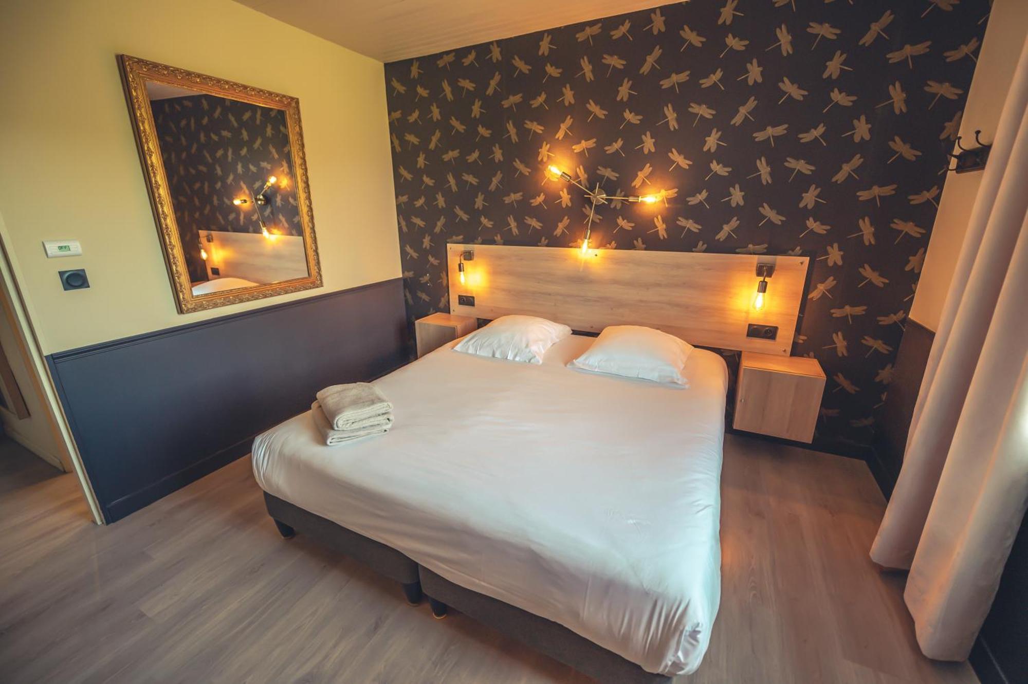 Logis Hotel Restaurant Le Plantevin Propiac Eksteriør billede