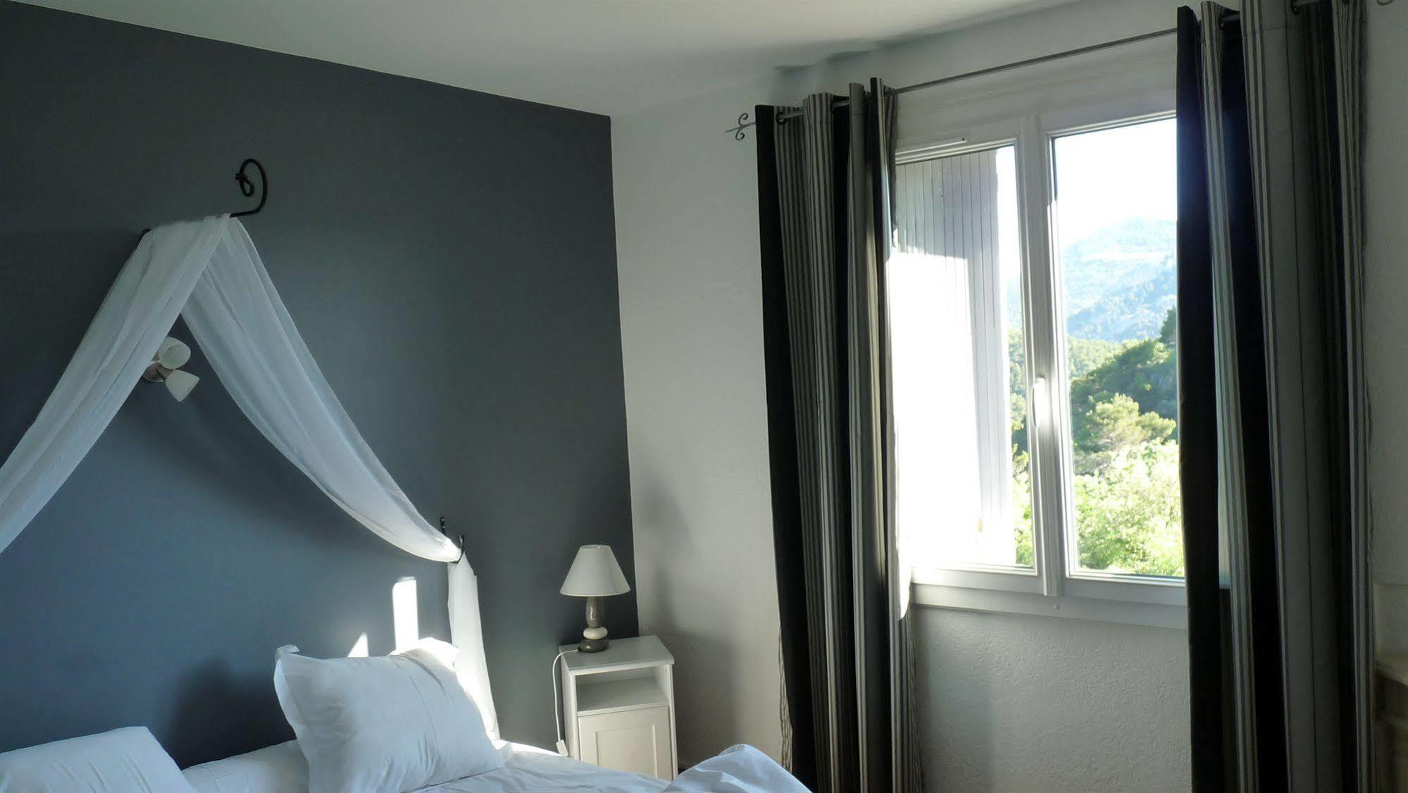 Logis Hotel Restaurant Le Plantevin Propiac Eksteriør billede